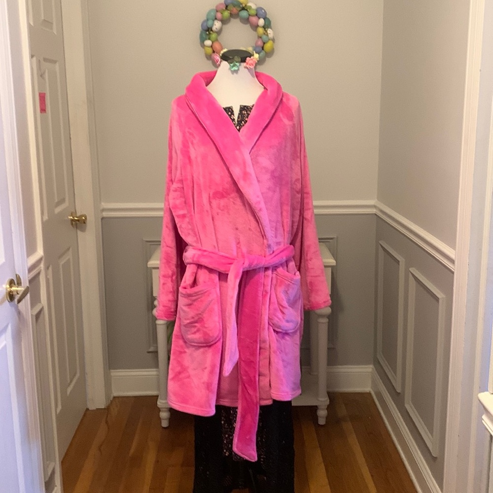 Victoria’s Secret plush hot pink robe & zip top tote bag